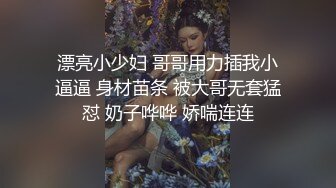 妈妈和儿子乱伦，温馨之家变成了淫窟，【恋母】，开水里下迷药，瘫软后脱光抱进卧室，无套内射骚妈妈，超刺激！ (1)