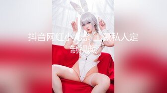 -年轻小夫妻男的把美女扑倒要肏逼 被客厅摄像头偷拍外泄