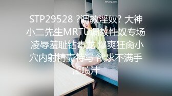   丰乳肥臀气质新人御姐一头长发漂亮，翘起大屁股丁字裤，张开双腿揉穴，近距离特写更是诱人