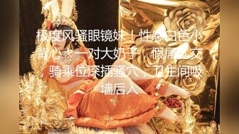 《极品CP魔手外购》疯狂大胆坑神躲进商场女厕独占一个坑位隔板缝中偸拍各种B形妹子方便极限特写镜头快要碰到B了 (3)