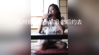  超骚的姐妹榨汁机，深夜陪小哥玩双飞，丝袜情趣诱惑装，听狼友指挥让小哥各种爆草抽插抠穴