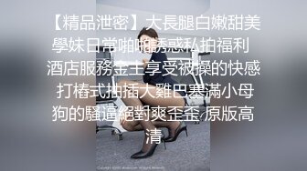 商城服装店抄底两个美女