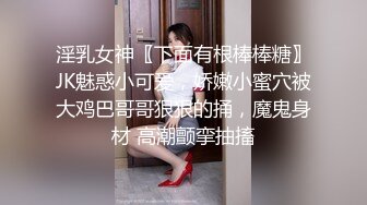 极品CP✅魔手》疯狂大胆坑神躲进商场女_厕独占一个坑位隔板缝中偸_拍各种B形妹子方便▲极限特写镜头快要碰到B了 (8)