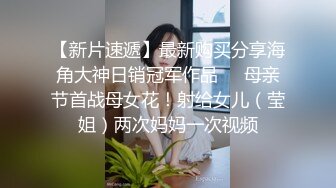 玩具酱游乐园露出，附近还有人锻炼玩耍，掀开衣服就摸奶子，打开下面自慰 真刺激哇！