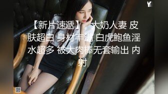 新交的女友，没想到比我还野，旁晚吃完饭下楼公园散步，女友胸罩都没穿就出门，直接撂下衣服撸奶子！