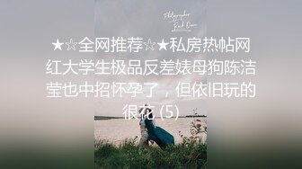 红唇妖艳漂亮小姐姐！头套炮友激情操逼！跪着舔屌口交，拉手后入撞击，扛起腿侧入爆操