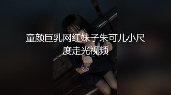 新来的妹子全程露脸大秀直播，揉奶玩逼玩的好嗨啊，撅着屁股抠逼展示，伸着舌头要舔狼友大鸡巴