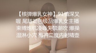 敞亮风骚的美女模特露脸大秀直播展示完美好身材，听狼友指挥揉着骚奶子伸着小舌头要舔狼友大鸡巴特写自慰