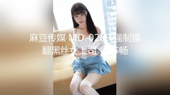 科技园女厕蹲守 黑裙透明内姿色小美女,细窄的洞口尿出一条弧线