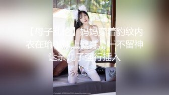 【精品CD】YZWCD系列 商城展会偷窥美眉 有位浅蓝色窄内，被夹成一条线，完美展现女神的翘臀