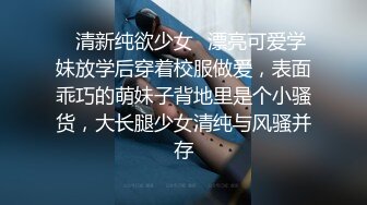 颜值御姐全程露脸，淫声荡语AV棒自慰着骚穴还拿道具抽插骚逼呻吟，表情好骚