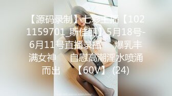 高颜值美乳少妇全程露脸DD3P，这次玩嗨了，两个大鸡巴不停抽插骚穴，揉奶子玩逼嘴里还塞着鸡巴吃真骚啊