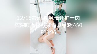 爆草风骚婊妹露脸出境，骑在脖子上草嘴让她舔蛋蛋，疯狂舔逼各种抽插，听狼友指挥爆草，浪叫呻吟不止好刺激