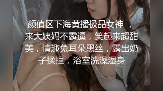 酒吧气氛组小妹钱到位一样 乖乖吃鸡巴