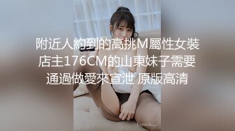  黑客破解家庭网络摄像头偷拍 两个巨乳少妇日常生活在客厅和老公啪啪