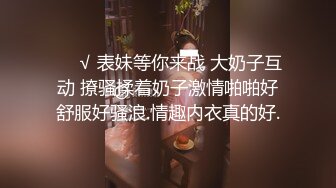 极致视觉冲击感的口交过程！小伙被按着头强迫口交,18cm大粗屌直接捅到嗓子眼,难受的眼泪都出来了