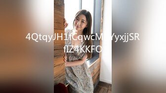 商城跟随抄底漂亮美女 跟太紧美女一回头差点撞到 黑内内紧紧包着性感大屁屁