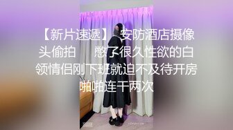 大奶人妻黑丝诱惑，如狼似虎的年纪镜头前勾搭饥渴的狼友，互动撩骚揉奶玩逼道具抽插，表情好骚淫声荡语不断