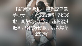 《绿帽淫妻✿新瓜速吃》淫荡女人的终极梦想，自己被老公蒙上眼睛，岔开双腿躺着，房间里一群男人排着队，而自己老公在旁边看着