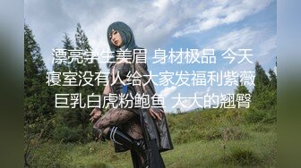 〖美足の诱惑〗【特写掰开四点全露／剧情长片】痴女姐妹用逆时间暂停侵犯维修工人－雅捷×婕咪 暂停後脱下工人的裤子轮流吃他的肉棒 (3)