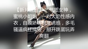 气质美穴女神性感吊带丝袜振动棒插出水，掏出奶子晃动抬腿抽插，快速进出边插边骚话，翘大屁股灵活手指扣弄