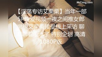 《母子乱伦》趁妈妈喝多找朋友来和妈妈一起玩3P开发她的屁眼