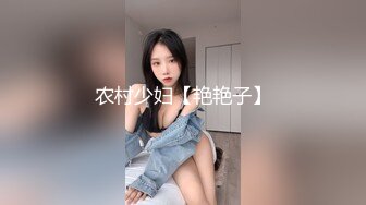 -女儿在看黄色动漫，撩起裙子在自慰，被发现，屁股高高翘起，狠狠干，扒开内裤，猛超无毛嫩穴