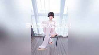 儿媳挑逗正在看书的公公 脱光衣服自慰后公公直接跪舔