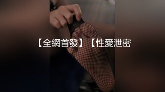 更衣室男的偷偷记录女友坐在鸡巴上面享受