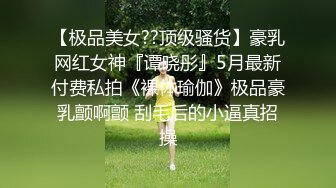 商场女厕刁钻视角偷拍披肩美女 不敢坐半蹲着尿 小肥鲍一览无余