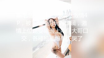 【新片速遞】  商城女厕蹲守绒外套牛仔裤温婉美女,窄小的洞口被浓密阴毛遮住了