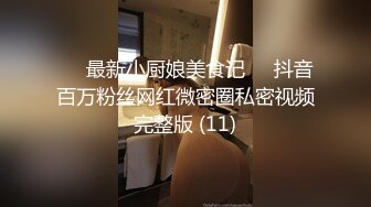 眼镜男约了个蓝衣妹子酒店TP啪啪，连体情趣网袜黄狗撒尿姿势舔蛋猛操