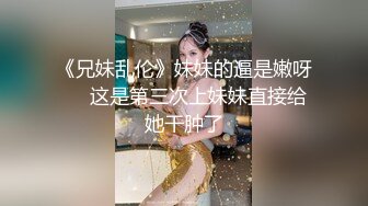 顶级尤物周周女神的诱惑，露脸高颜值完美好身材精品大秀，陪狼友互动撩骚听指挥揉奶玩逼，淫水多多呻吟可射