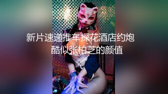 偷拍美女服务员尿尿 尿完在厕所里偷懒玩手机