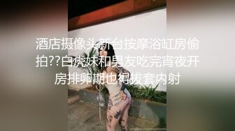 路边公厕偷窥高跟美少妇一边抽烟一边嘘嘘