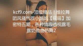 极品CP✅魔手》疯狂大胆坑神躲进商场女_厕独占一个坑位隔板缝中偸_拍各种B形妹子方便▲极限特写镜头快要碰到B了 (6)