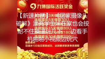  黑丝女技师上钟了，露脸给大哥交大鸡巴，主动上位让大哥捅骚穴，风骚的大屁股标准炮架子让小哥后入干到射