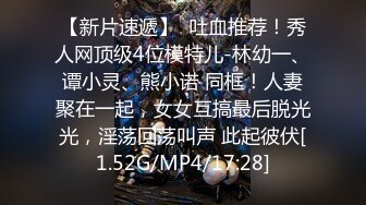 十二月最新流出大神潜入温泉洗浴会所更衣室偷拍美女换衣服打电话的苗条美女