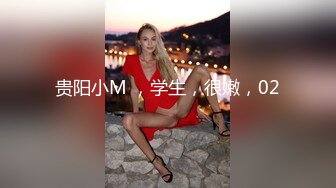 妈妈饿了跑到儿子房间吃鸡巴，自己揉奶玩逼扒下儿子内裤，舔弄大鸡巴，舔硬了自己拿着蹭逼逼，好骚啊别错过